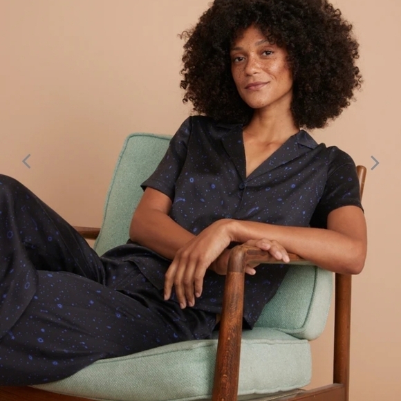 Marine layer Washable Silk Short Sleeve Top in Anthracite Mystic Print - Picture 1 of 8